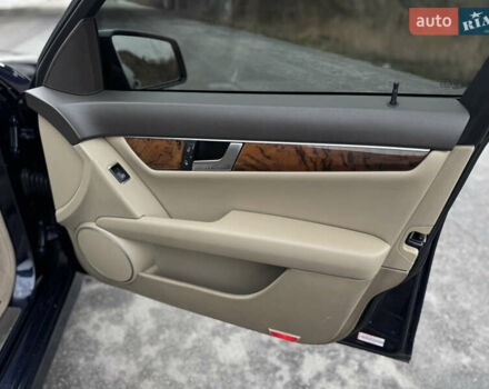 Синий Мерседес Ц-Класс, объемом двигателя 1.8 л и пробегом 220 тыс. км за 9950 $, фото 32 на Automoto.ua