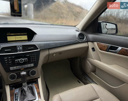 Синий Мерседес Ц-Класс, объемом двигателя 1.8 л и пробегом 220 тыс. км за 9950 $, фото 19 на Automoto.ua