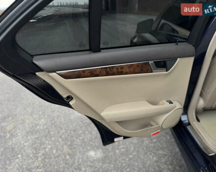 Синий Мерседес Ц-Класс, объемом двигателя 1.8 л и пробегом 220 тыс. км за 9950 $, фото 28 на Automoto.ua