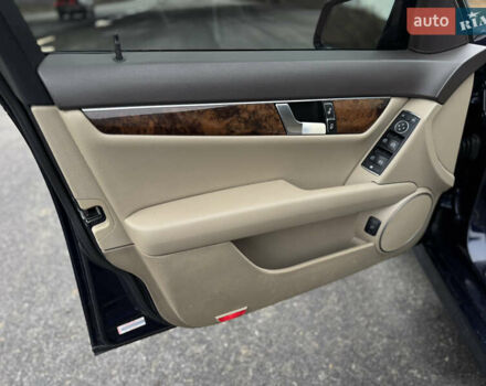 Синий Мерседес Ц-Класс, объемом двигателя 1.8 л и пробегом 220 тыс. км за 9950 $, фото 27 на Automoto.ua