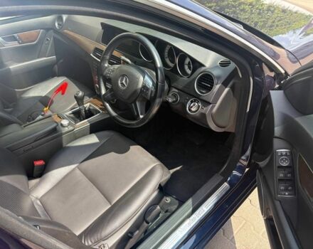 Синий Мерседес Ц-Класс, объемом двигателя 2.2 л и пробегом 200 тыс. км за 5450 $, фото 5 на Automoto.ua