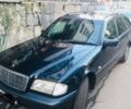 Синий Мерседес Ц-Класс, объемом двигателя 1.8 л и пробегом 285 тыс. км за 1500 $, фото 1 на Automoto.ua