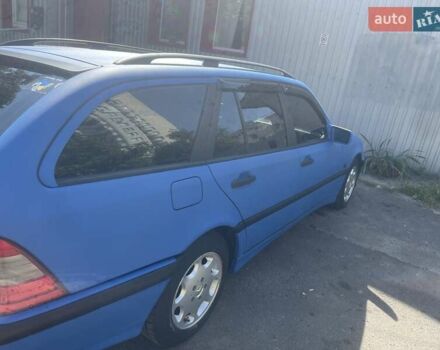 Синий Мерседес Ц-Класс, объемом двигателя 1.8 л и пробегом 369 тыс. км за 3300 $, фото 7 на Automoto.ua