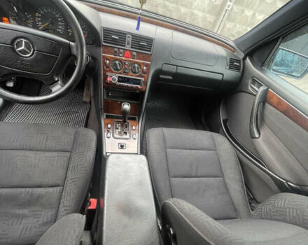 Синій Мерседес Ц-Клас, об'ємом двигуна 2 л та пробігом 460 тис. км за 3100 $, фото 11 на Automoto.ua