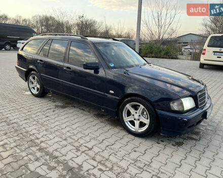 Синий Мерседес Ц-Класс, объемом двигателя 2.15 л и пробегом 605 тыс. км за 2600 $, фото 2 на Automoto.ua
