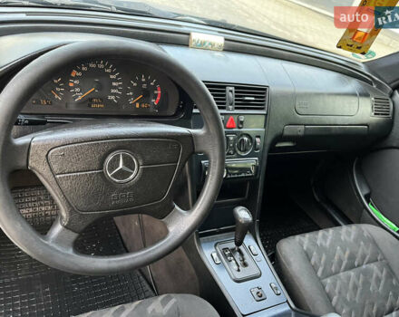 Синий Мерседес Ц-Класс, объемом двигателя 2.15 л и пробегом 605 тыс. км за 2600 $, фото 15 на Automoto.ua
