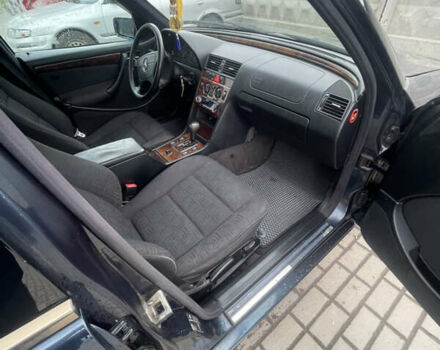 Синій Мерседес Ц-Клас, об'ємом двигуна 2 л та пробігом 460 тис. км за 3100 $, фото 9 на Automoto.ua