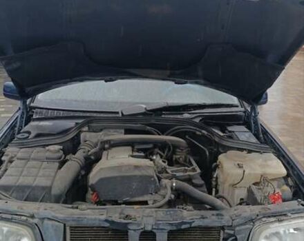 Синий Мерседес Ц-Класс, объемом двигателя 1.8 л и пробегом 250 тыс. км за 3000 $, фото 4 на Automoto.ua