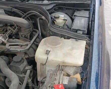 Синий Мерседес Ц-Класс, объемом двигателя 1.8 л и пробегом 250 тыс. км за 3000 $, фото 7 на Automoto.ua