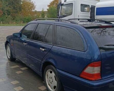 Синий Мерседес Ц-Класс, объемом двигателя 1.8 л и пробегом 250 тыс. км за 3000 $, фото 23 на Automoto.ua