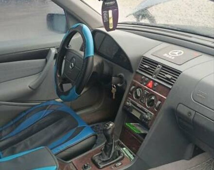 Синий Мерседес Ц-Класс, объемом двигателя 1.8 л и пробегом 250 тыс. км за 3000 $, фото 3 на Automoto.ua