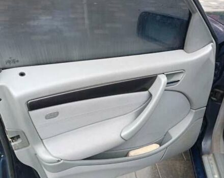 Синий Мерседес Ц-Класс, объемом двигателя 1.8 л и пробегом 250 тыс. км за 3000 $, фото 51 на Automoto.ua