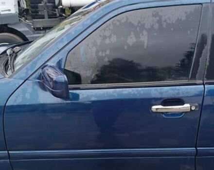 Синий Мерседес Ц-Класс, объемом двигателя 1.8 л и пробегом 250 тыс. км за 3000 $, фото 31 на Automoto.ua