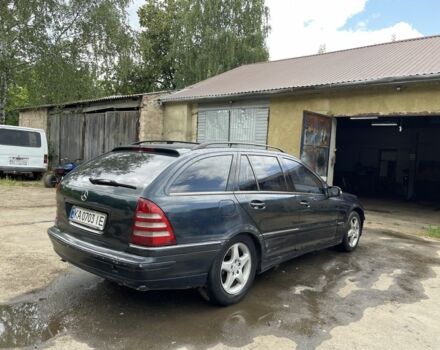 Синий Мерседес Ц-Класс, объемом двигателя 2 л и пробегом 300 тыс. км за 2400 $, фото 6 на Automoto.ua