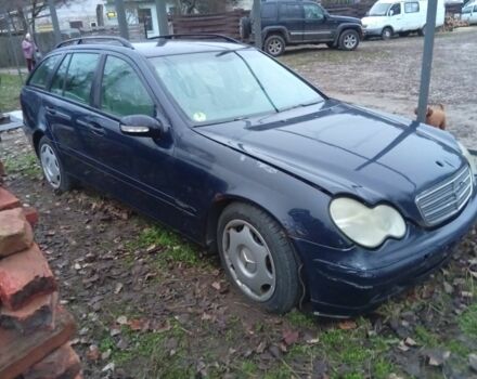 Синий Мерседес Ц-Класс, объемом двигателя 2.7 л и пробегом 250 тыс. км за 2900 $, фото 4 на Automoto.ua