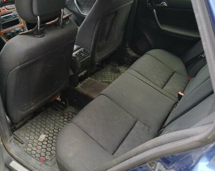 Синий Мерседес Ц-Класс, объемом двигателя 2.15 л и пробегом 400 тыс. км за 2700 $, фото 9 на Automoto.ua