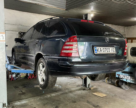 Синій Мерседес Ц-Клас, об'ємом двигуна 2 л та пробігом 360 тис. км за 2200 $, фото 7 на Automoto.ua