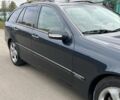 Синий Мерседес Ц-Класс, объемом двигателя 2.7 л и пробегом 290 тыс. км за 3500 $, фото 2 на Automoto.ua