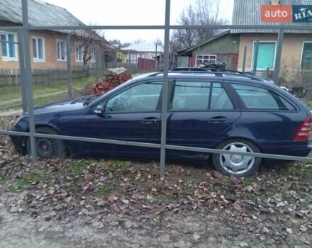 Синий Мерседес Ц-Класс, объемом двигателя 2.69 л и пробегом 250 тыс. км за 2900 $, фото 2 на Automoto.ua