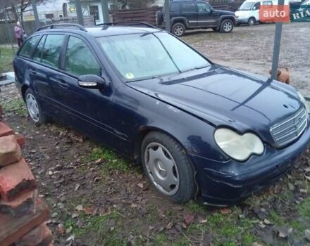 Синий Мерседес Ц-Класс, объемом двигателя 2.69 л и пробегом 250 тыс. км за 2900 $, фото 4 на Automoto.ua