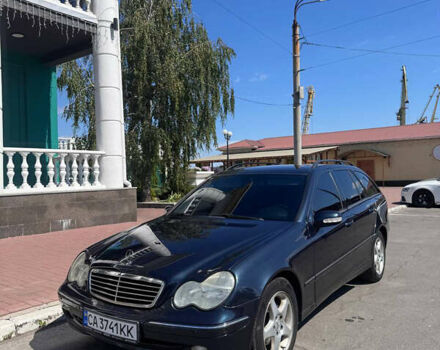 Синий Мерседес Ц-Класс, объемом двигателя 1.8 л и пробегом 305 тыс. км за 4200 $, фото 1 на Automoto.ua