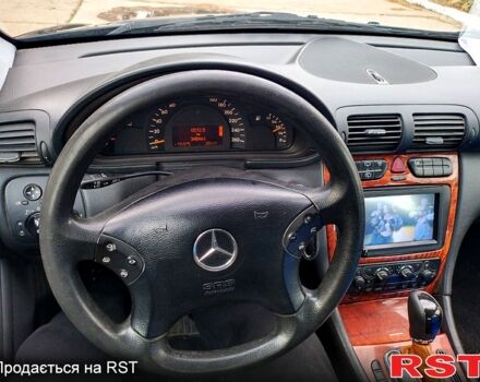 Синій Мерседес Ц-Клас, об'ємом двигуна 2.1 л та пробігом 350 тис. км за 5555 $, фото 5 на Automoto.ua
