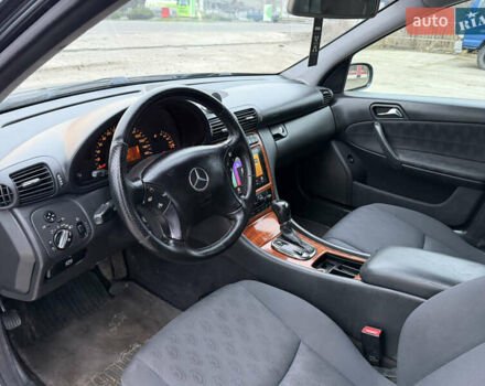 Синий Мерседес Ц-Класс, объемом двигателя 2.2 л и пробегом 343 тыс. км за 4500 $, фото 17 на Automoto.ua