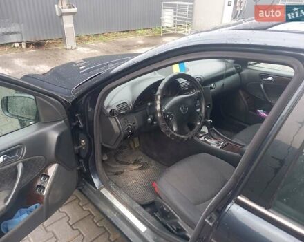 Мерседес Ц-Клас 2002 у Луцьку на Automoto.ua Синій Мерседес Ц-Клас, об'ємом двигуна 2.2 л та пробігом 398 тис. км за 4000 $, фото 9 на Automoto.ua