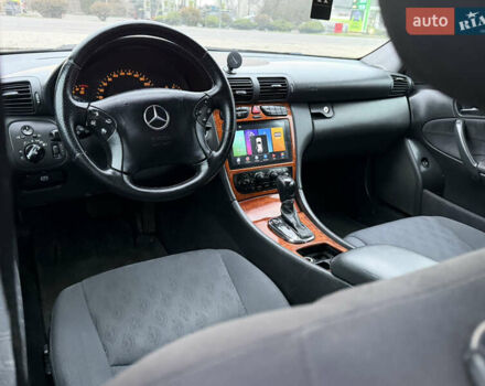 Синий Мерседес Ц-Класс, объемом двигателя 2.2 л и пробегом 343 тыс. км за 4500 $, фото 14 на Automoto.ua