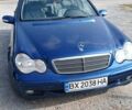 Синий Мерседес Ц-Класс, объемом двигателя 1.8 л и пробегом 330 тыс. км за 4000 $, фото 1 на Automoto.ua