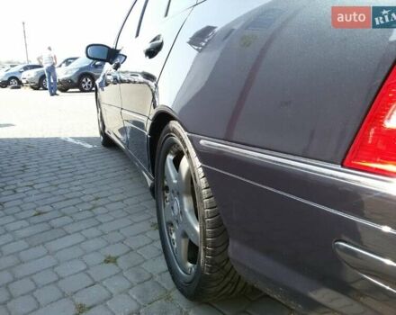 Синий Мерседес Ц-Класс, объемом двигателя 3.2 л и пробегом 220 тыс. км за 17695 $, фото 3 на Automoto.ua