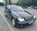Синий Мерседес Ц-Класс, объемом двигателя 2.7 л и пробегом 393 тыс. км за 3900 $, фото 1 на Automoto.ua
