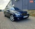 Синий Мерседес Ц-Класс, объемом двигателя 1.8 л и пробегом 285 тыс. км за 5000 $, фото 2 на Automoto.ua