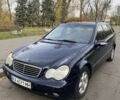 Синий Мерседес Ц-Класс, объемом двигателя 2.1 л и пробегом 380 тыс. км за 4100 $, фото 1 на Automoto.ua
