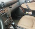 Синий Мерседес Ц-Класс, объемом двигателя 2.7 л и пробегом 350 тыс. км за 2700 $, фото 2 на Automoto.ua