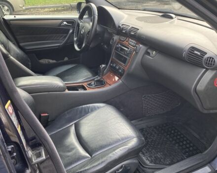 Синий Мерседес Ц-Класс, объемом двигателя 2.1 л и пробегом 380 тыс. км за 4100 $, фото 3 на Automoto.ua