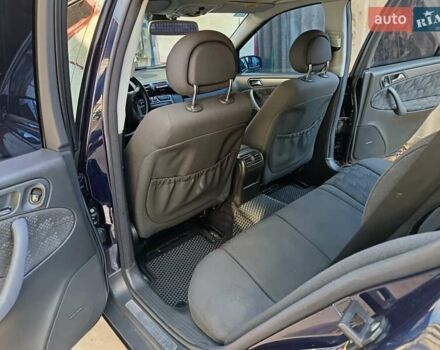 Синий Мерседес Ц-Класс, объемом двигателя 1.8 л и пробегом 286 тыс. км за 5500 $, фото 4 на Automoto.ua