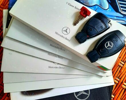 Мерседес Ц-Класс 2003 в Стрые на Automoto.ua Синий Мерседес Ц-Класс, объемом двигателя 1.8 л и пробегом 289 тыс. км за 4500 $, фото 6 на Automoto.ua