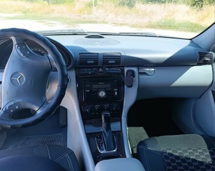 Синій Мерседес Ц-Клас, об'ємом двигуна 1.8 л та пробігом 249 тис. км за 5000 $, фото 7 на Automoto.ua