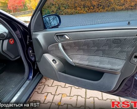 Синий Мерседес Ц-Класс, объемом двигателя 1.8 л и пробегом 284 тыс. км за 5400 $, фото 8 на Automoto.ua