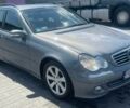 Синий Мерседес Ц-Класс, объемом двигателя 2.2 л и пробегом 350 тыс. км за 2999 $, фото 1 на Automoto.ua