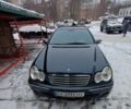 Синий Мерседес Ц-Класс, объемом двигателя 1.8 л и пробегом 280 тыс. км за 5900 $, фото 2 на Automoto.ua
