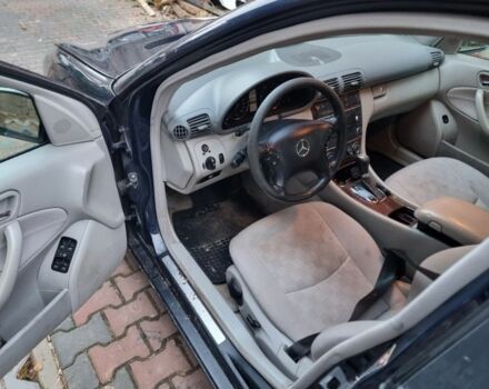 Синий Мерседес Ц-Класс, объемом двигателя 2.2 л и пробегом 350 тыс. км за 1850 $, фото 1 на Automoto.ua