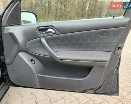 Синій Мерседес Ц-Клас, об'ємом двигуна 2.15 л та пробігом 320 тис. км за 5600 $, фото 6 на Automoto.ua