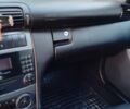Синій Мерседес Ц-Клас, об'ємом двигуна 2.15 л та пробігом 310 тис. км за 5400 $, фото 7 на Automoto.ua