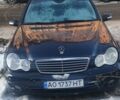 Синий Мерседес Ц-Класс, объемом двигателя 1.8 л и пробегом 366 тыс. км за 5100 $, фото 1 на Automoto.ua