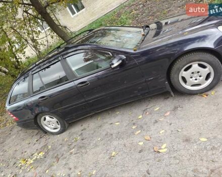 Синий Мерседес Ц-Класс, объемом двигателя 2.2 л и пробегом 384 тыс. км за 4000 $, фото 3 на Automoto.ua