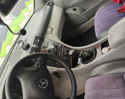 Синий Мерседес Ц-Класс, объемом двигателя 2.2 л и пробегом 384 тыс. км за 4000 $, фото 7 на Automoto.ua