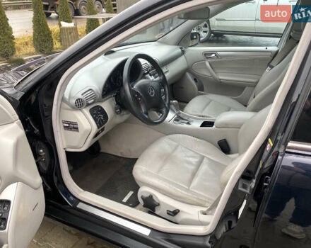 Синий Мерседес Ц-Класс, объемом двигателя 1.8 л и пробегом 280 тыс. км за 5899 $, фото 12 на Automoto.ua