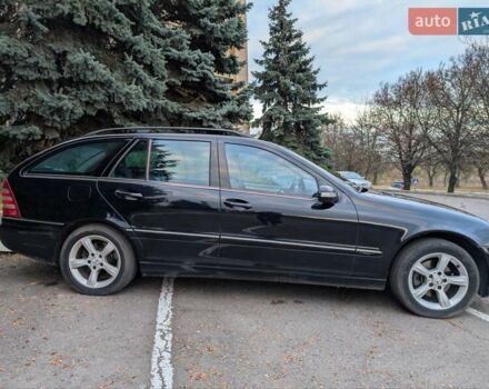 Мерседес Ц-Клас 2006 у Рівному на Automoto.ua Синій Мерседес Ц-Клас, об'ємом двигуна 2.15 л та пробігом 385 тис. км за 5800 $, фото 7 на Automoto.ua